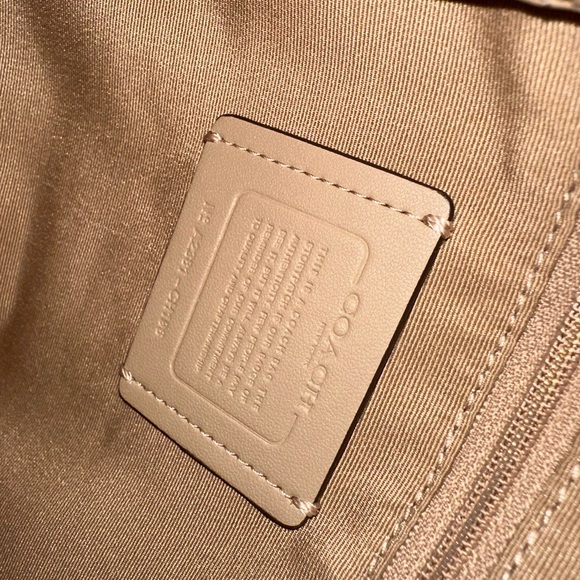 COACH | Ella Hobo - Picture 8 of 16